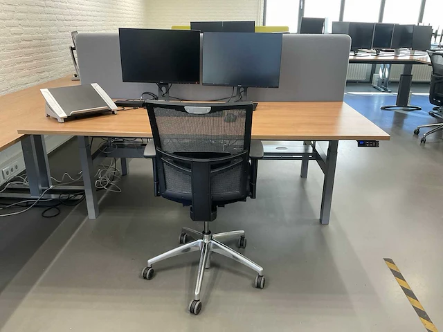 Duo zit-sta bureau en bureaustoelen - afbeelding 9 van  9