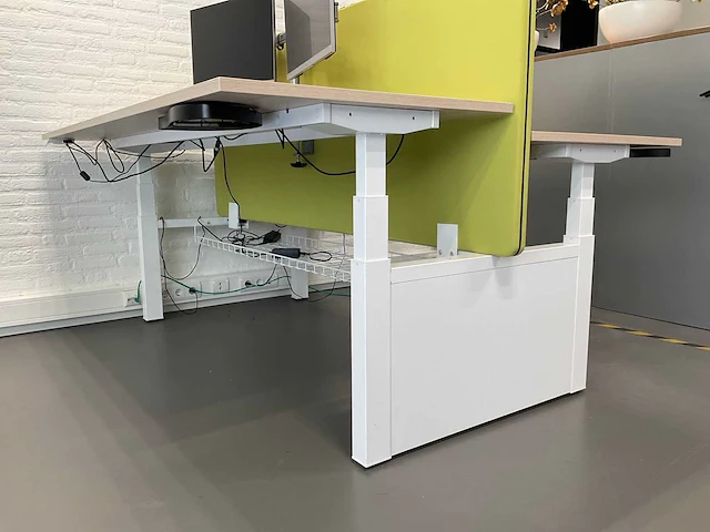 Duo zit-sta bureau met 4 monitoren - afbeelding 11 van  21