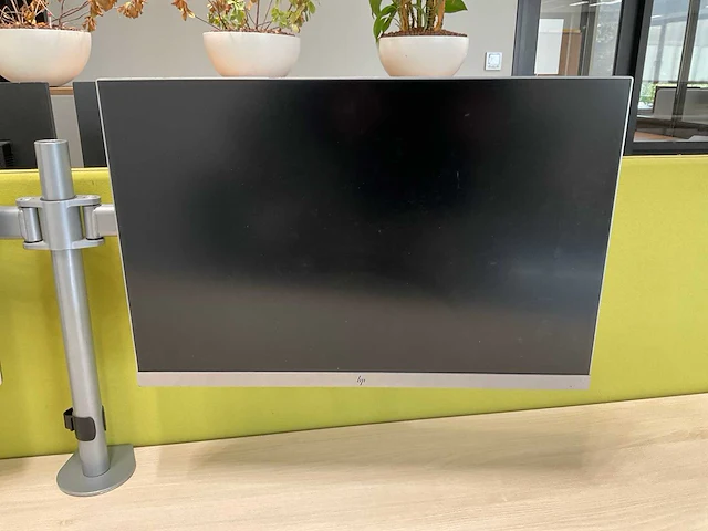 Duo zit-sta bureau met 4 monitoren - afbeelding 8 van  21