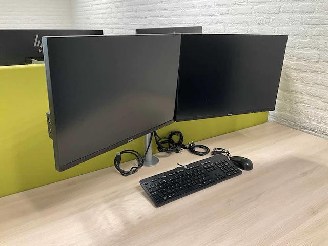 Duo zit-sta bureau met 4 monitoren - afbeelding 5 van  7