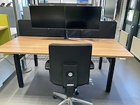 Duo zit-sta werkplek met monitoren en bureaustoelen - afbeelding 5 van  7