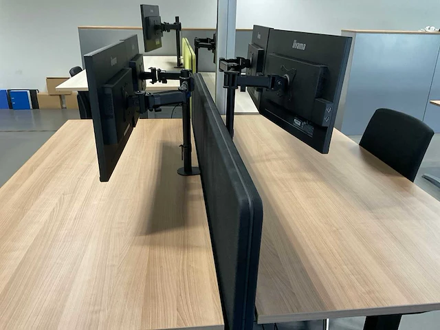Duo zit-sta werkplek met monitoren en bureaustoelen - afbeelding 7 van  7