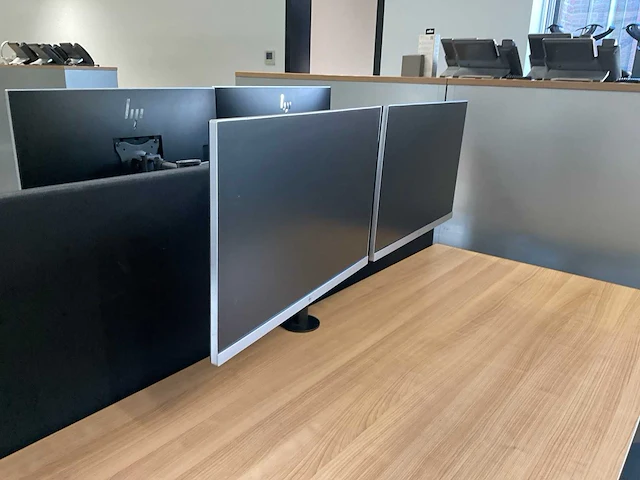 Duo zit-sta werkplek met monitoren - afbeelding 6 van  10