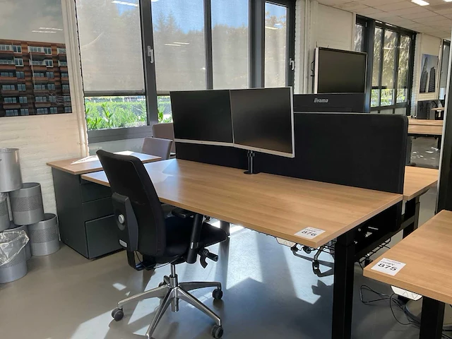 Duo zit-sta werkplek met monitoren - afbeelding 1 van  7