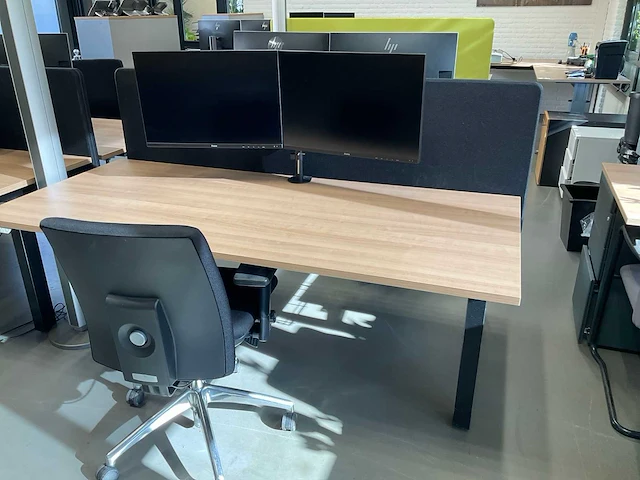 Duo zit-sta werkplek met monitoren - afbeelding 4 van  7