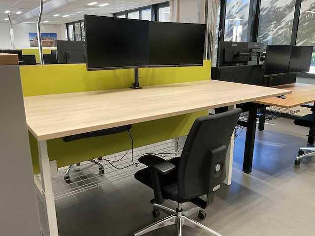 Duo zit-sta werkplek met monitoren - afbeelding 2 van  7