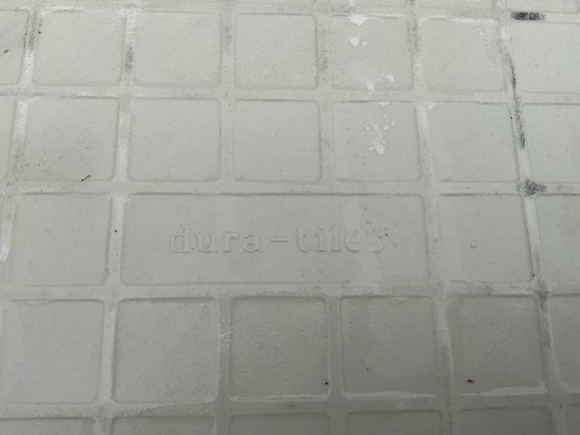 Dura-tiles - 33x33cm - 8,5m2 - partij wandtegels - afbeelding 1 van  2