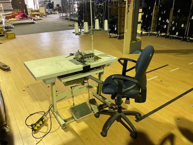Dürkopp-adler 8700 overlock machine - afbeelding 1 van  5