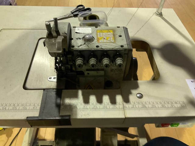 Dürkopp-adler 8700 overlock machine - afbeelding 3 van  5