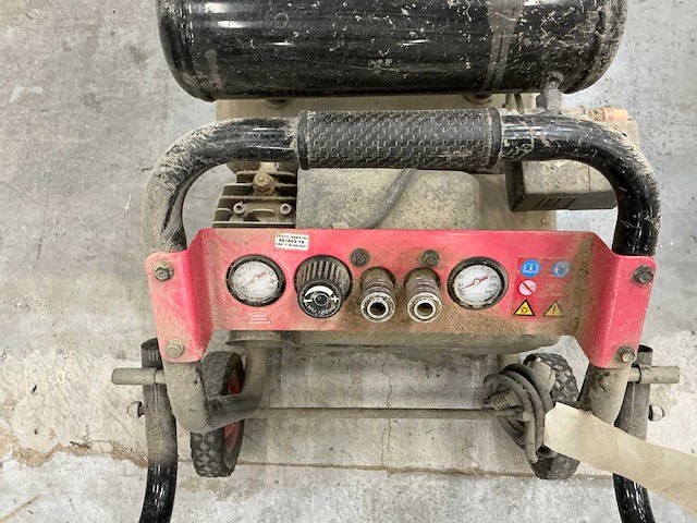 Dutack luchtcompressor - afbeelding 4 van  5