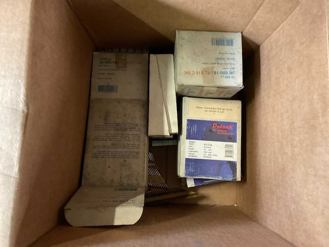 Dutack partij nagels - afbeelding 1 van  4