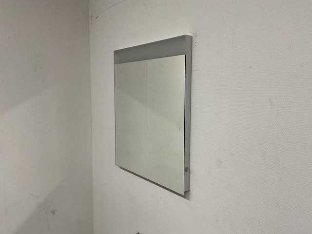 Dutch mirror factory - led verlichting spiegel - 70 x 60 cm - afbeelding 1 van  7