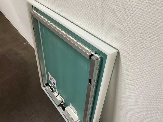 Dutch mirror factory - led verlichting spiegel - 70 x 60 cm - afbeelding 5 van  8