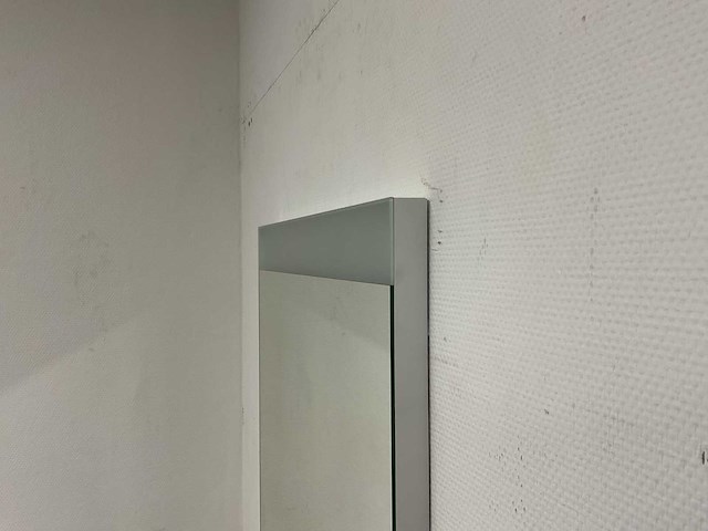 Dutch mirror factory - led verlichting spiegel - 70x60 - afbeelding 2 van  7