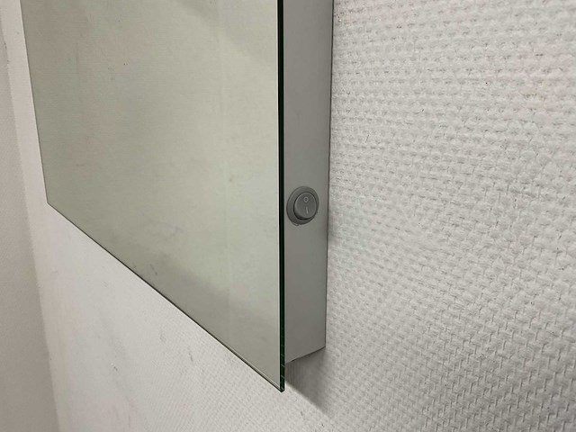 Dutch mirror factory - led verlichting spiegel - 70x60 - afbeelding 3 van  7