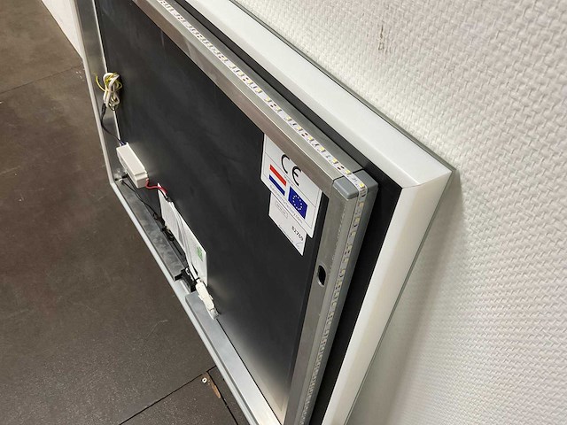Dutch mirror factory - led verlichting spiegel 90 x 70 cm - afbeelding 8 van  8