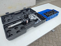 Dw - 2025 - 2600nm - pneumatische slagmoersleutel met 12 dlg doppenset 1" - afbeelding 1 van  12