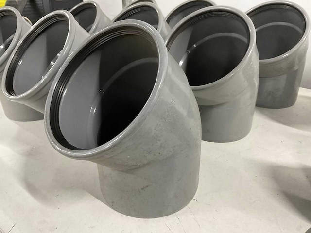 Dyka en wavin - pvc hulpstukken 160 en 110 mm (12x) - afbeelding 1 van  2