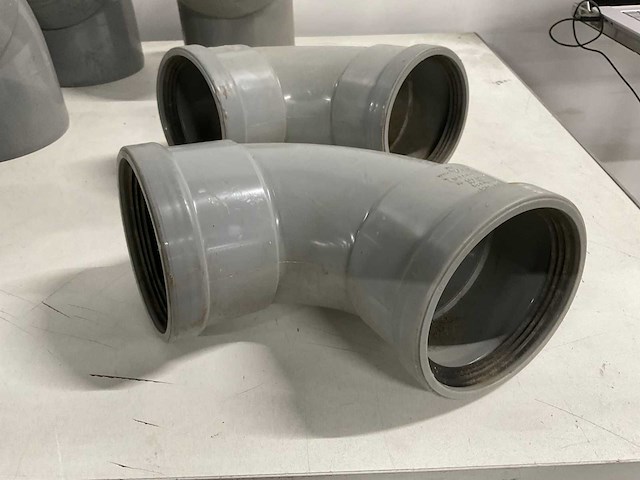 Dyka en wavin - pvc hulpstukken 160 en 110 mm (12x) - afbeelding 2 van  2