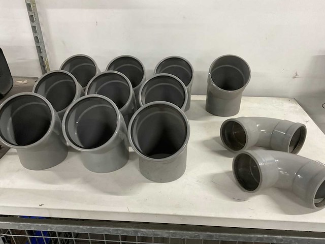 Dyka en wavin - pvc hulpstukken 160 en 110 mm (12x) - afbeelding 1 van  1