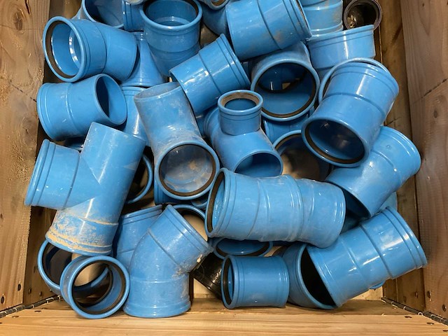 Dyka sono partij pvc-u hulpstukken - afbeelding 2 van  3