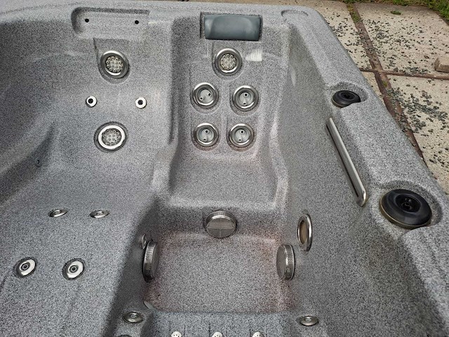 Dynastie spa 3 persoons amerikaans jacuzzi en buitenspa - afbeelding 3 van  17