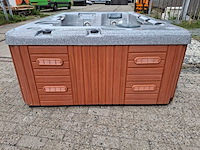Dynastie spa 3 persoons amerikaans jacuzzi en buitenspa - afbeelding 9 van  17