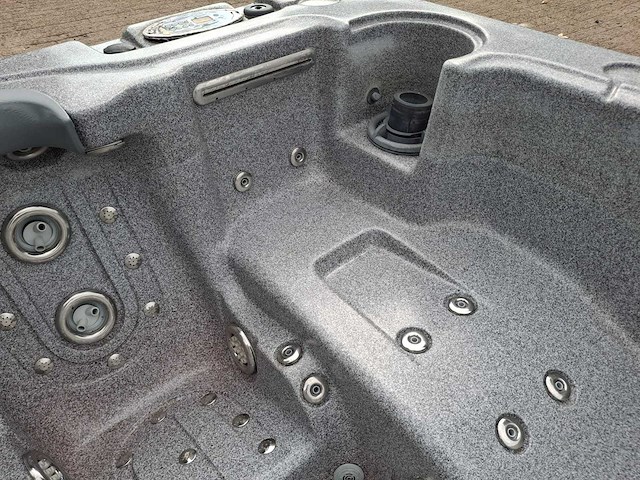 Dynastie spa 3 persoons amerikaans jacuzzi en buitenspa - afbeelding 10 van  13
