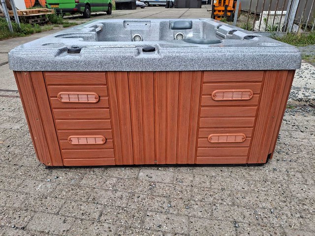 Dynastie spa 3 persoons amerikaans jacuzzi en buitenspa - afbeelding 2 van  13
