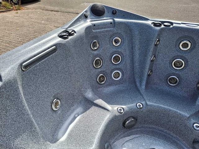 Dynasty 6 persoons amerikaans jacuzzi en buitenspa - afbeelding 18 van  33