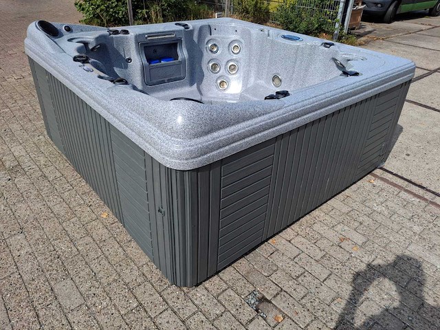 Dynasty 6 persoons amerikaans jacuzzi en buitenspa - afbeelding 24 van  33