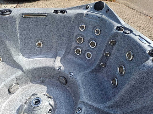 Dynasty 6 persoons amerikaans jacuzzi en buitenspa - afbeelding 4 van  33