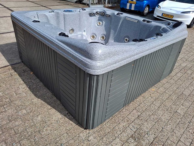 Dynasty 6 persoons amerikaans jacuzzi en buitenspa - afbeelding 10 van  15