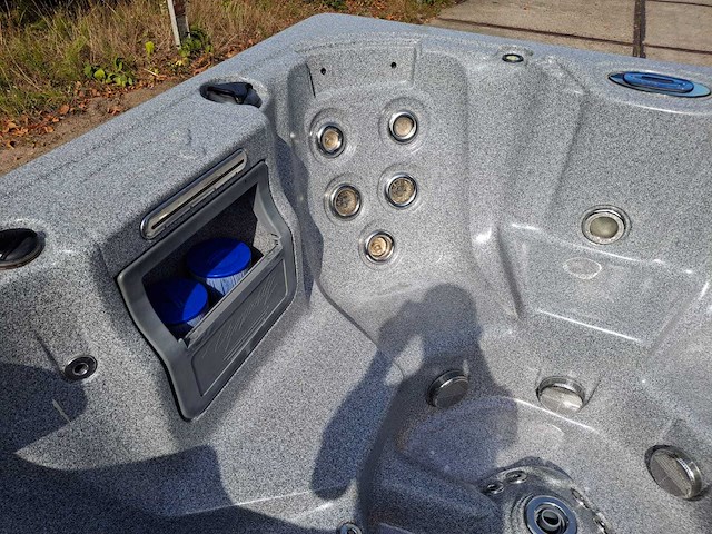 Dynasty 6 persoons amerikaans jacuzzi en buitenspa - afbeelding 11 van  31