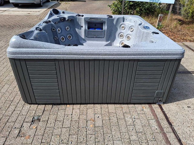 Dynasty 6 persoons amerikaans jacuzzi en buitenspa - afbeelding 24 van  31