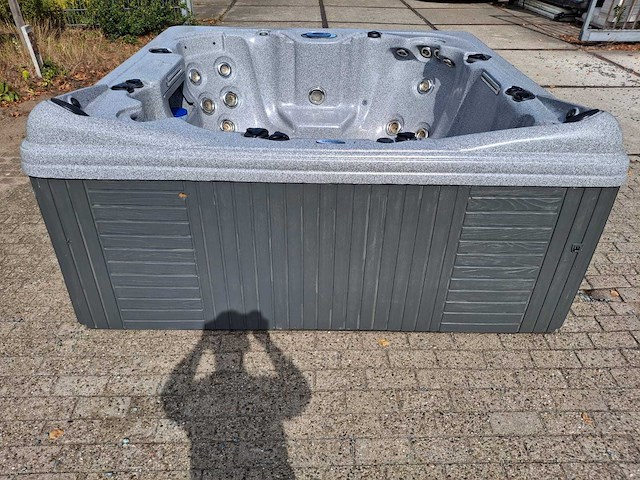 Dynasty 6 persoons amerikaans jacuzzi en buitenspa - afbeelding 29 van  33