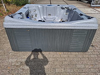 Dynasty 6 persoons amerikaans jacuzzi en buitenspa - afbeelding 29 van  33
