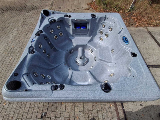 Dynasty 6 persoons amerikaans jacuzzi en buitenspa - afbeelding 2 van  33