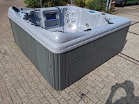 Dynasty 6 persoons amerikaans jacuzzi en buitenspa - afbeelding 30 van  33
