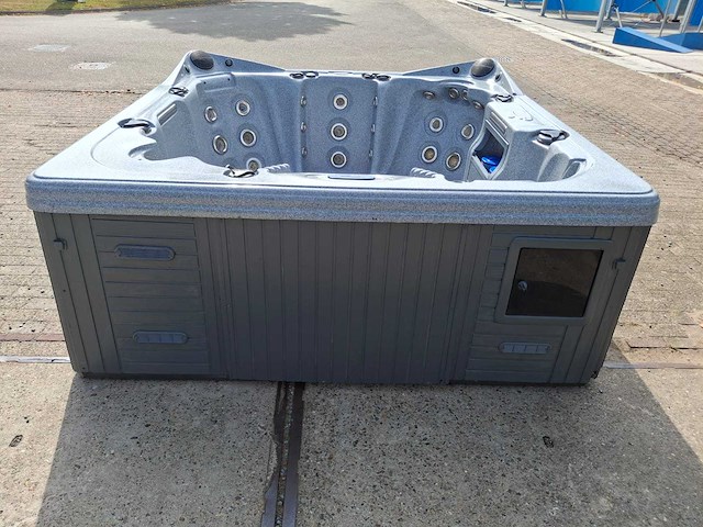 Dynasty 6 persoons amerikaans jacuzzi en buitenspa - afbeelding 33 van  33