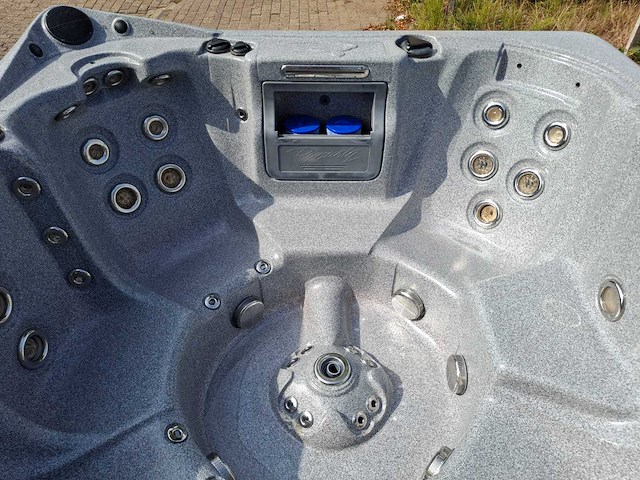 Dynasty 6 persoons amerikaans jacuzzi en buitenspa - afbeelding 11 van  28