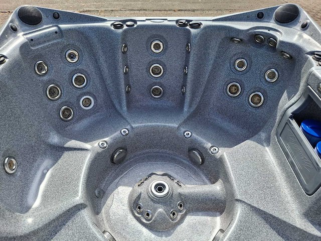 Dynasty 6 persoons amerikaans jacuzzi en buitenspa - afbeelding 13 van  28