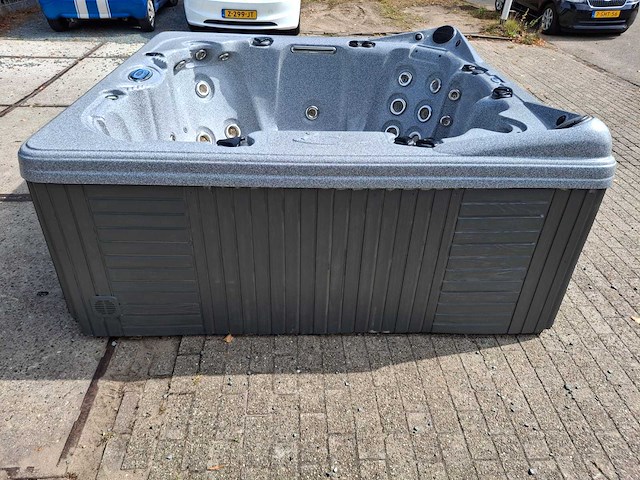 Dynasty 6 persoons amerikaans jacuzzi en buitenspa - afbeelding 18 van  28