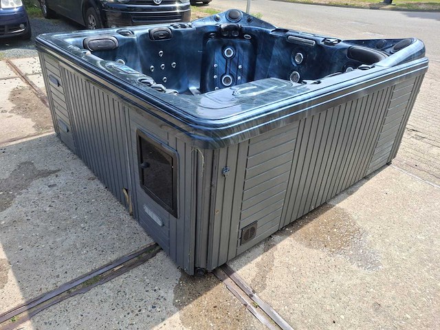 Dynasty 6 persoons jacuzzi en buitenspa - afbeelding 2 van  11