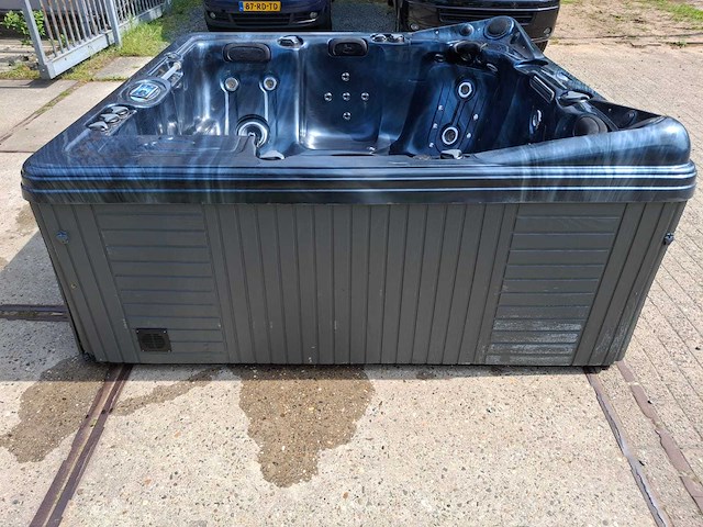 Dynasty 6 persoons jacuzzi en buitenspa - afbeelding 5 van  11