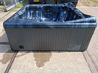 Dynasty 6 persoons jacuzzi en buitenspa - afbeelding 5 van  11