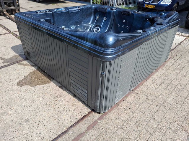 Dynasty 6 persoons jacuzzi en buitenspa - afbeelding 6 van  11