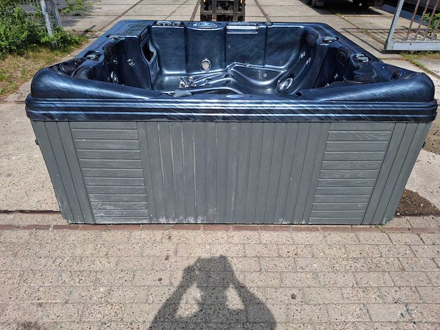 Dynasty 6 persoons jacuzzi en buitenspa - afbeelding 7 van  11