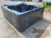Dynasty 6 persoons jacuzzi en buitenspa - afbeelding 10 van  11