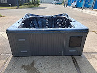 Dynasty 6 persoons jacuzzi en buitenspa - afbeelding 11 van  11